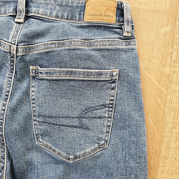 American Eaglr Stretch Curvy Mom Jean - Picture 6 of 7